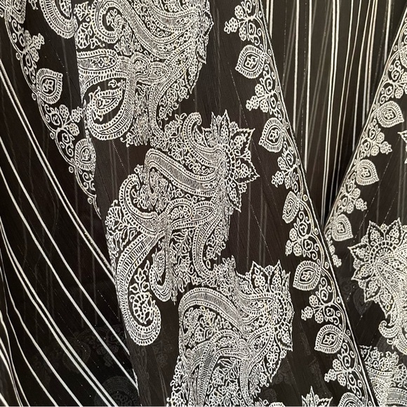 Chico’s Batik Stripe And Paisley Surplice Top Sz 3 (XL) - Picture 7 of 9